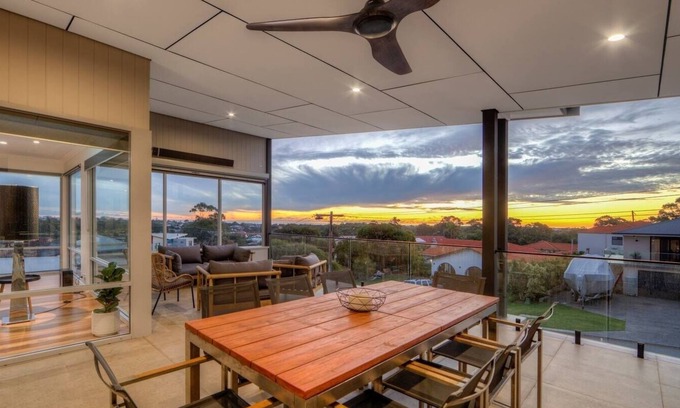 Karrinyup Casa | Luxury 4 bedroom home with pool and huge balcony