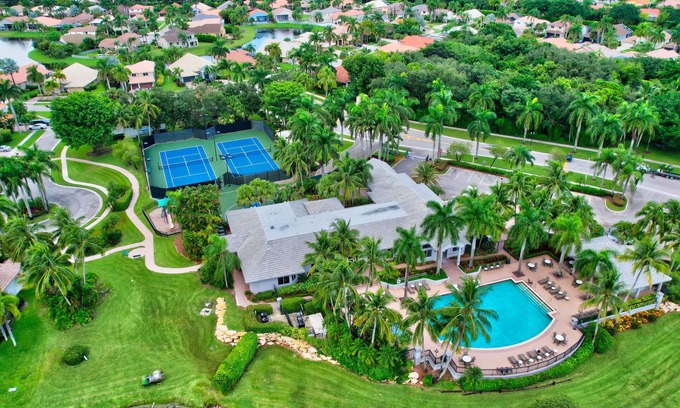 Boca Raton Casa | Luxury 4-Bedroom House in West Boca Raton in Beautiful community.