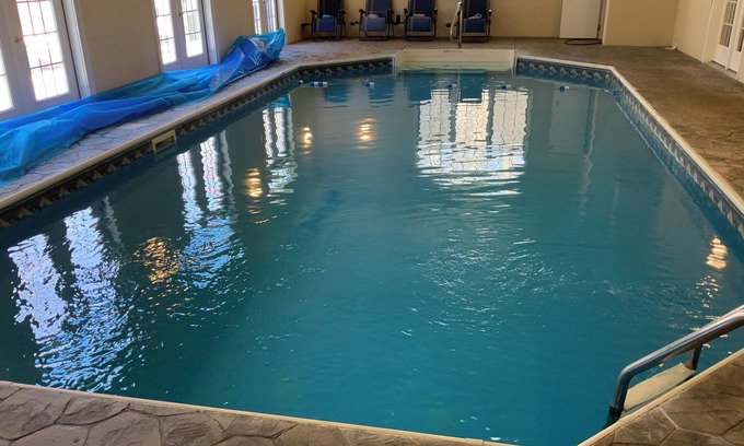 Oxford Casa | Luxury 4-bedroom House with Indoor Pool & Picturesque Backyard w/Grill & Firepit