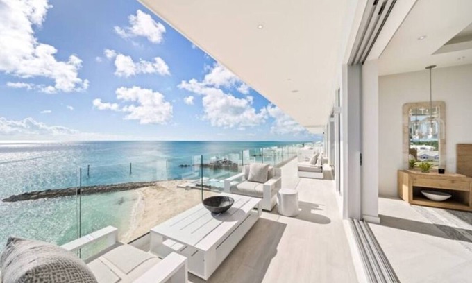 Palm Cay Condominio | Luxury 4-bedroom Oceanfront Oasis