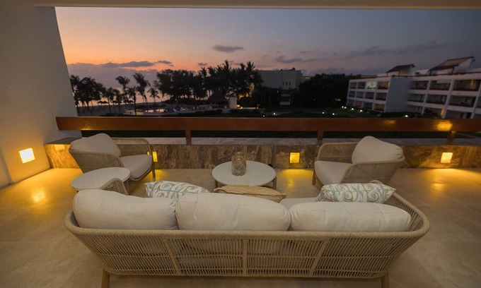 Costa Maya Condominio | PRICE DROP IN OCTOBER! 4-br penthouse condo, ocean views, "roof top" lap pool