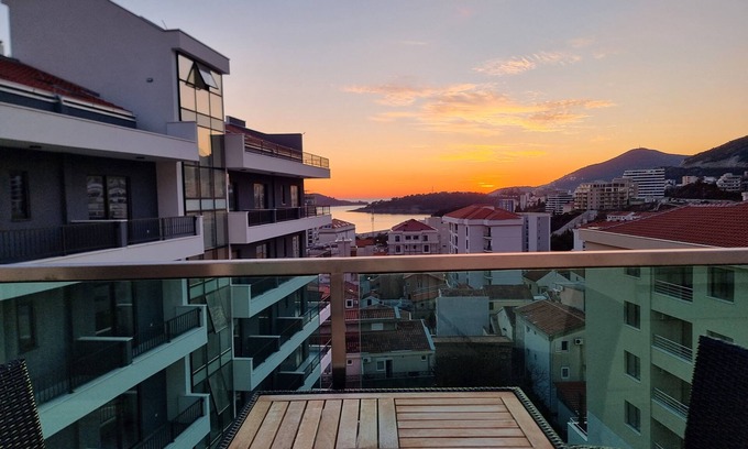 Becici Apartamento | Apartamento de lujo de 4 dormitorios con vistas al mar.