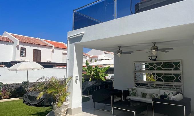 El Madronal Villa | Luxury 4 bedroom villa with jacuzzi