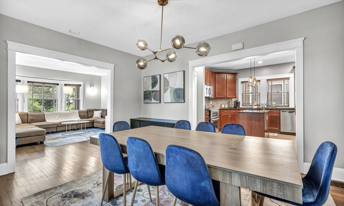 University Circle Casa | Luxury 4 BR Near Cleveland Clinic, UH & CWRU!
