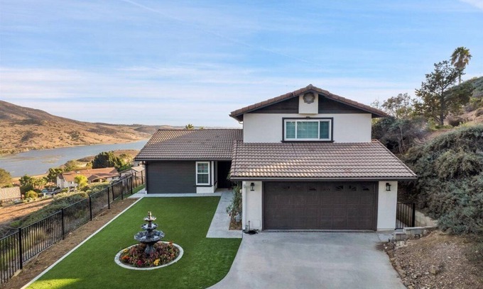 Spring Valley Casa | Luxury 4 BR w/ Serene Lake Views