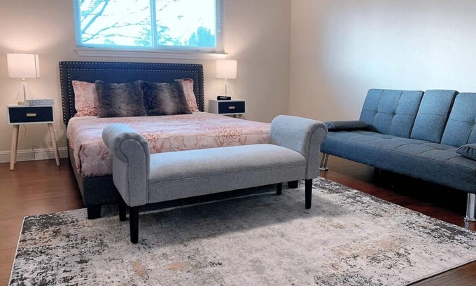 West San Jose Casa | "Luxury: 4B/3B with Dual EnSuites, Parking, WiFI"