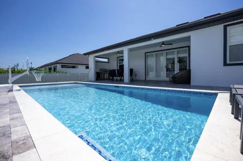 Burnt Store Casa | Luxury 4BR Entertainment house with Heated Pool