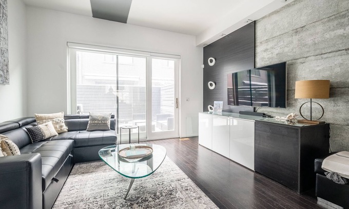 Little Italy Casa | Luxury 4BR Townhouse in Downtown Toronto