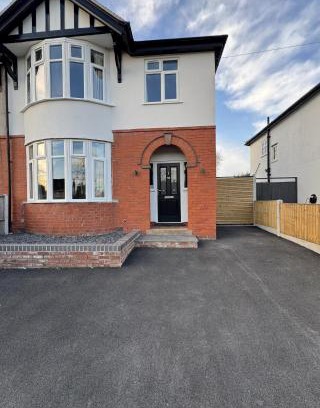 Shrewsbury Casa | Luxury 5 Bed Home Near Royal Shrewsbury Hospital