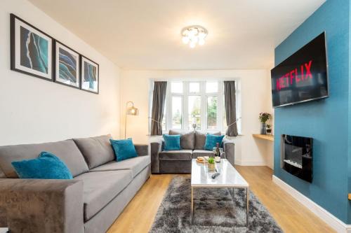 Shirley Casa | Luxury 5 Bed House With Parking