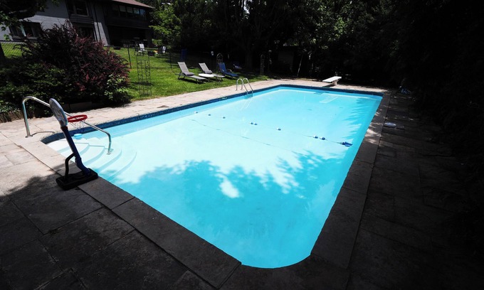 London Casa | Luxury 5-Bed London Retreat: Hot Tub & Sauna + Prime Location, Ultimate Comfort!