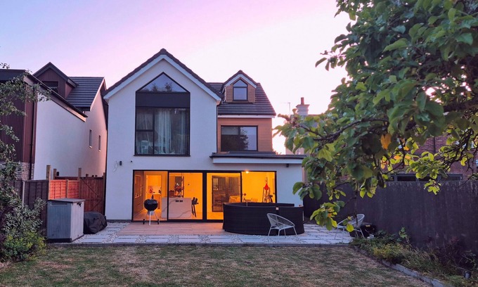 Gawcott Casa | Luxury 5 Bed with Super King 4 poster nr Bicester