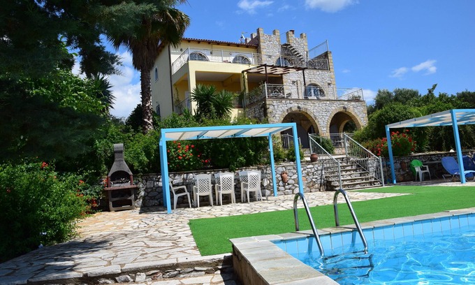 Avia Villa | Villa de lujo de 5 dormitorios, piscina privada, aire acondicionado. Espectaculares vistas al mar.