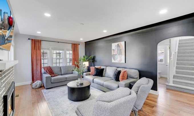 Minneapolis Casa | Luxury 5-Bedroom Home, Mins from Downtown Minneapolis
