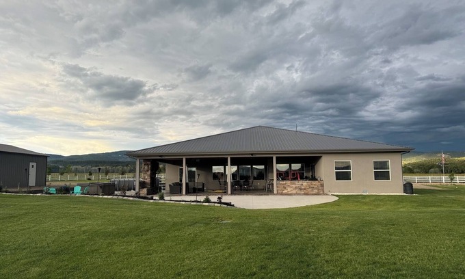 Mancos Casa | Luxury 5-bedroom house in phenomenal Mancos with WiFi, AC
