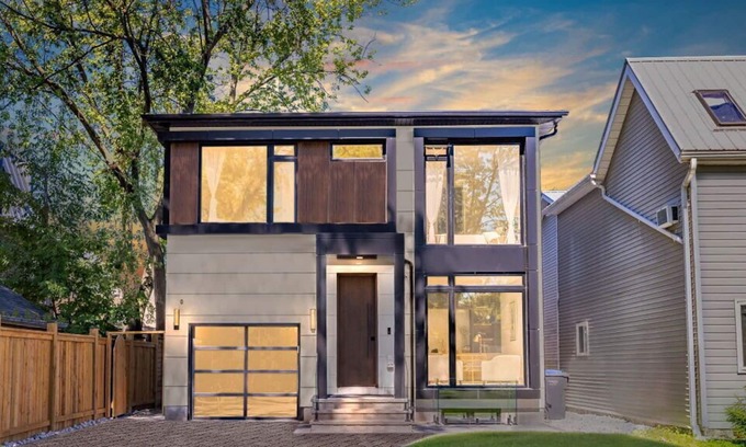 Lakeview Casa | Luxury 5-bedroom Lakeshore Home
