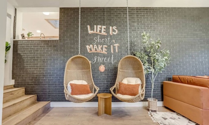 Barths Casa | Luxury 5 BR Retreat|10 min to DT Denver|Hot Tub