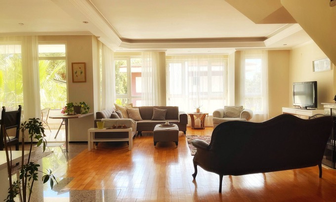 Konyaalti Apartamento | Luxury 5 room duplex maisonette with roof terrace (7 min. walk to Konyaalti beach)
