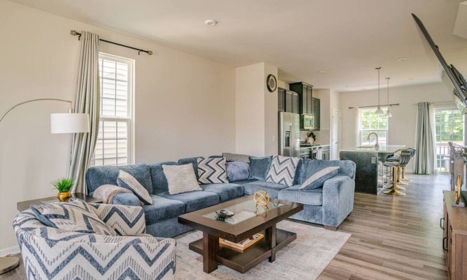 Northeast Raleigh Casa | Luxury 5 Star ~ 3 Bedroom Home in the Heart of RDU