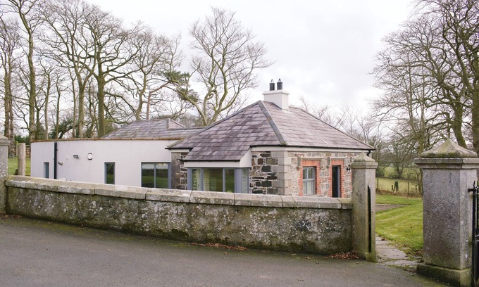 Kinallen Cabaña | Alojamiento de lujo de 5 estrellas con cocina en el histórico Gate Lodge con WI-FI.