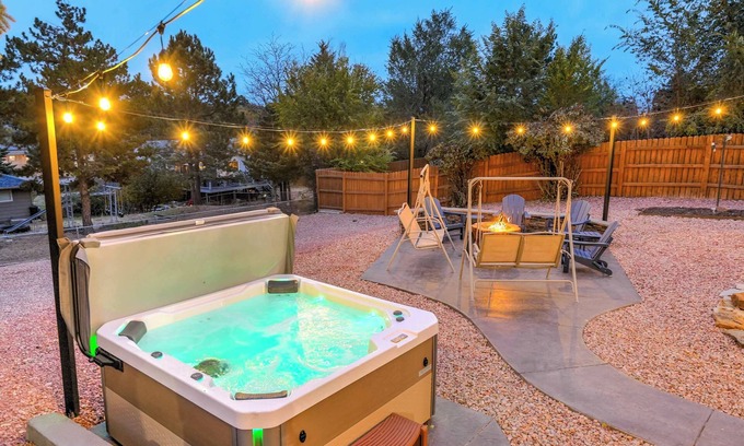 Northeast Colorado Springs Casa | Luxury 5BD CO Retreat,Hot Tub,Fire Table,Mtn Views