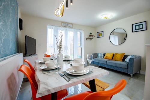 Wigan Casa | Luxury 5BDR with City Access, Free Parking and Wi-Fi