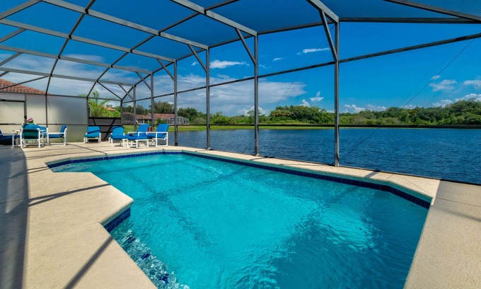 Buena Ventura Lakes Casa | De lujo de 5 camas Florida Pool Home | Con vistas al lago | cerca de Disney
