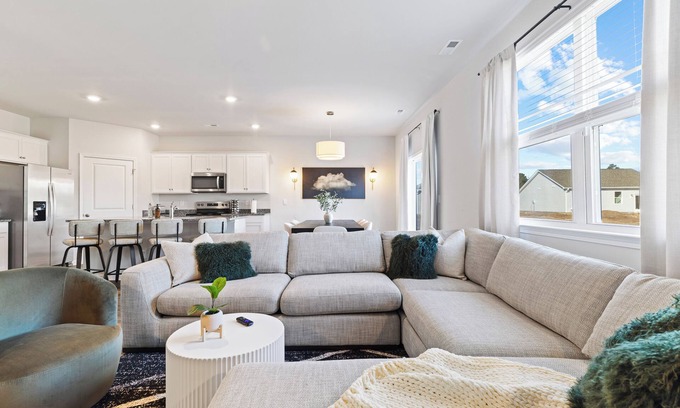 Wilmington Casa | Luxury 5BR/3BT+Game Room+ Office+ Near Beach