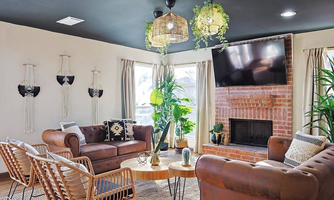 DeSoto Casa | Luxury 5BR Getaway w/ Pool, Hot Tub & Cinema