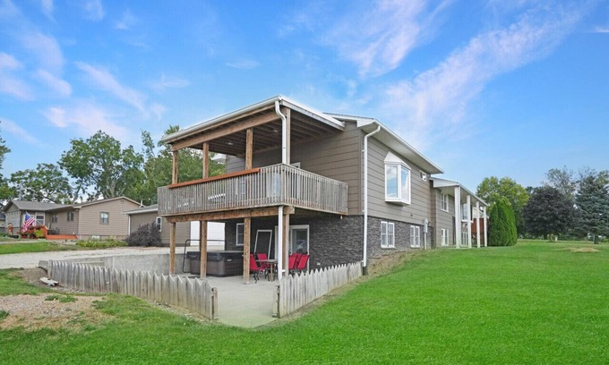 Waterloo Casa | Luxury 5BR w/Pool & Hot Tub near Theme/Water Park