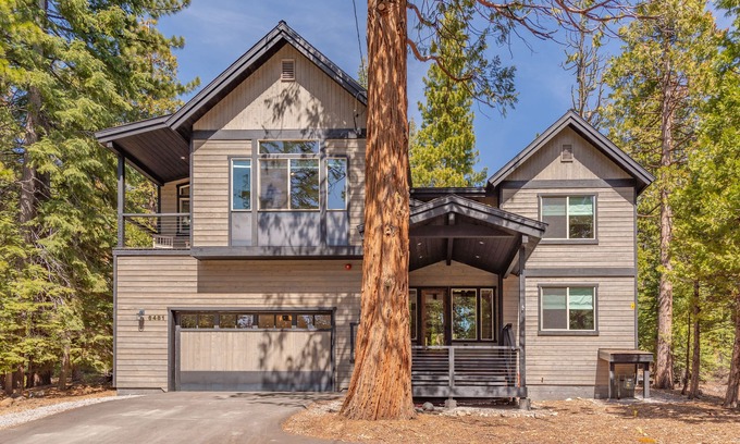 Tahoe Vista Casa | Luxury 5x4 Home - Hot Tub, Pool Table, Walk to Pickleball Ct, Backs to Forest
