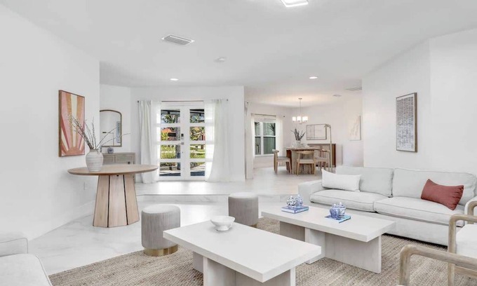 Rainbow Farms Casa | Luxury 6,000 sqft Oasis- Pool, Sleeps 16