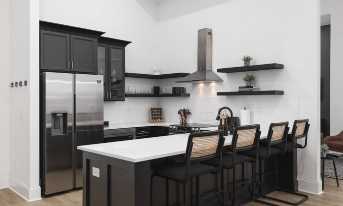 Cleveland Park Casa | Luxury 6 Bed 3 Bedroom Walk to Restaurants +Coffee