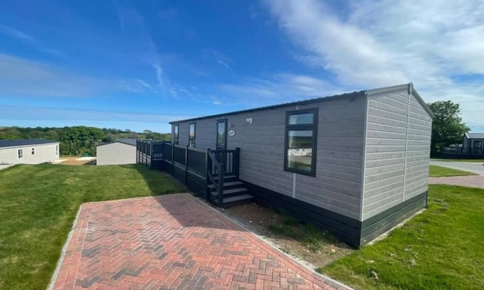Grampound Cabina | Luxury 6 Bed Lodge with Hot tub