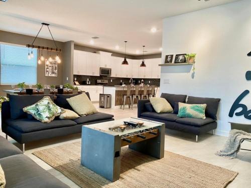 Bay Lake Casa | Luxury 6 Bedroom 5 bath poolHome 214