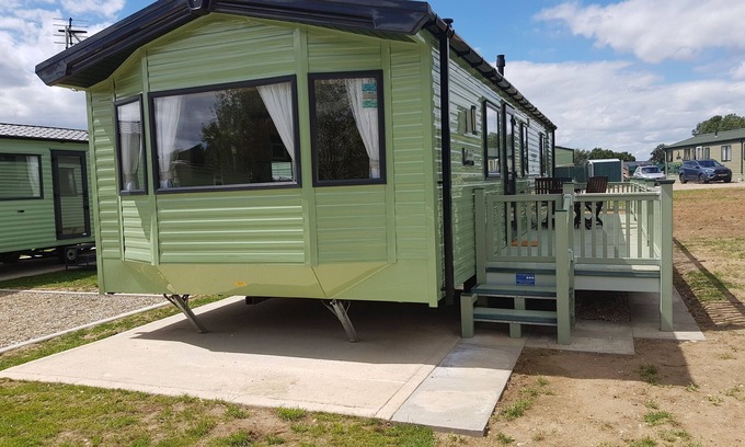 Skegness Chalet De Esquí | Luxury 6 Birth Caravan with Hot Tub in Skegness