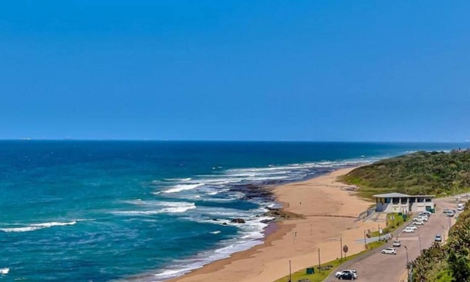 Westbrook Casa | Luxury 6 sleeper: nature’s symphony of ocean, beach, 180degrees views & dolphins