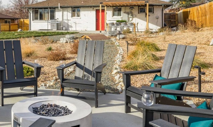 Alta Vista Area Casa | LUX 6BR Retreat / Sleeps 14 / Large Backyard / HotTub & FirePit / 15 Mins to DEN