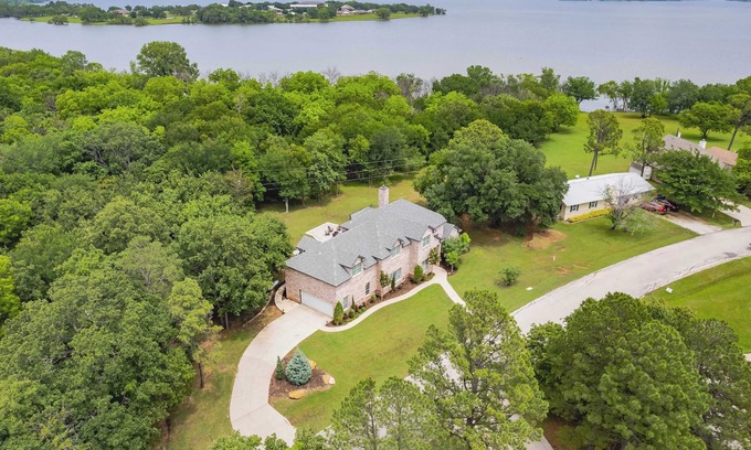 Shady Shores Casa | Luxury 6BR Lake Home + Hot Tub + Pool Coming Soon