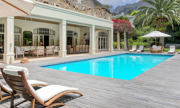 Constantia Villa | Luxury 7 bedroom villa with tennis court