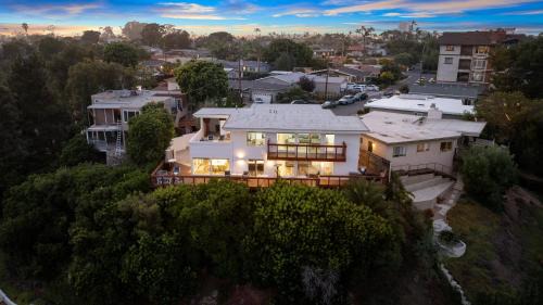 Middletown Casa | Luxury 7 BR Mission Hills Home with a View