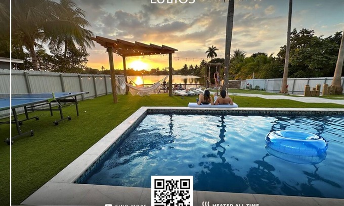 Miami Gardens Casa | Luxury 8BR Home w/ Pool, Spa & Game Room Fun
