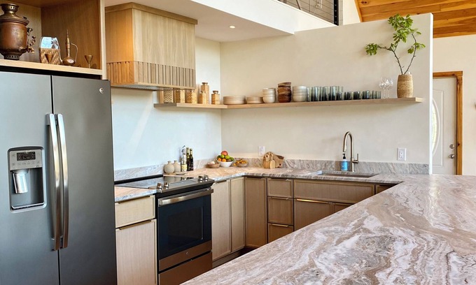 Ellijay Cabina | Luxury A-Frame Cabin, Sleeps 12, Cedar Hot Tub, Game Room, Fishing Pond, Views