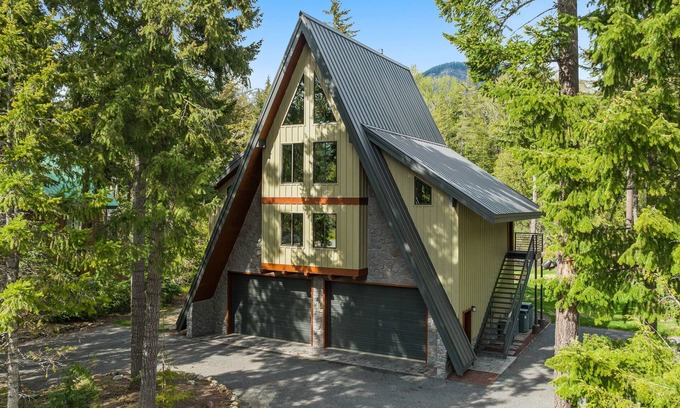 Easton Casa | Luxury A-Frame Lodge on a river, surrounded by mountains