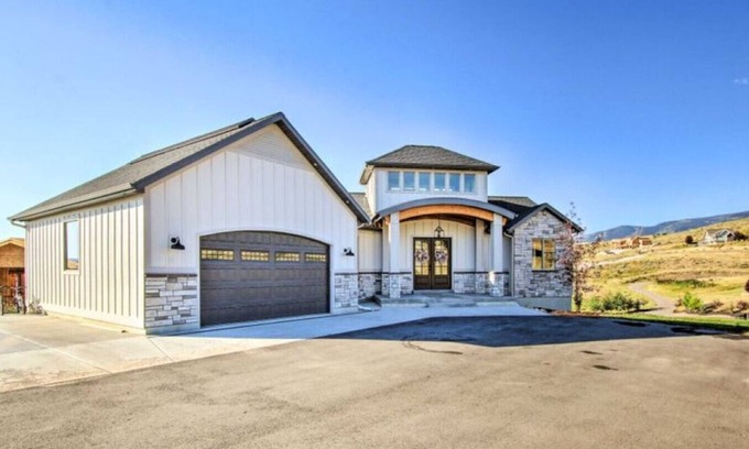 Fish Haven Casa | Luxury Amenities, Game Room, Pool & Hot Tub Access!