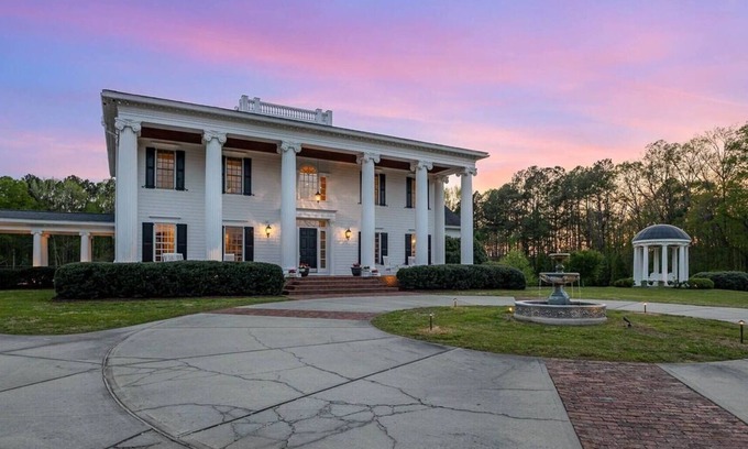Blands Casa | Luxury and Comfort at Realty Rhythm’s Exclusive 14-Bedroom Estate in Durham, NC