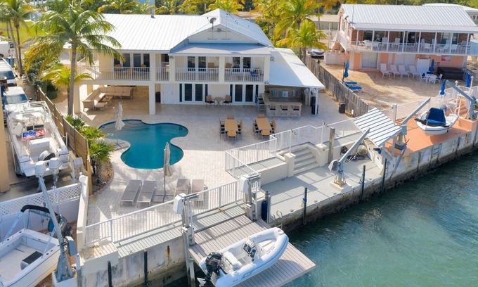 Monroe County Casa | Luxury and Spacious 5-bedroom house with Pool and Dock with Ocean Access
