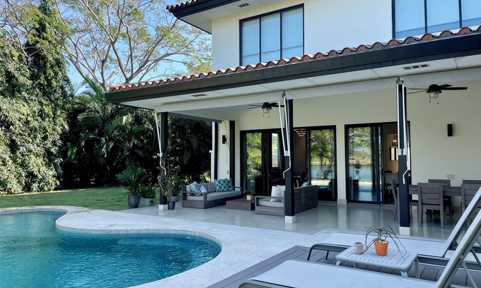 El Chiru Apartamento | Luxury and tranquil 4 Bedroom Thownhome