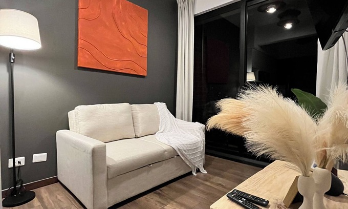Zona 10 Apartamento | Luxury Apartment - WFH Oasis with Rooftop Pool in Z10 - Safe Neighborhood