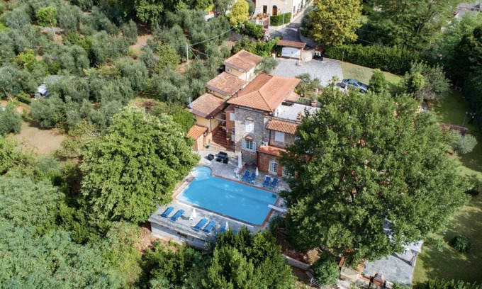 Monsummano Terme Apartamento | Luxury apartment with pool and garden.
